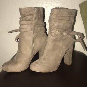 Sz 8.5 High Heeled Grey Half-Calf 4 inch Boots